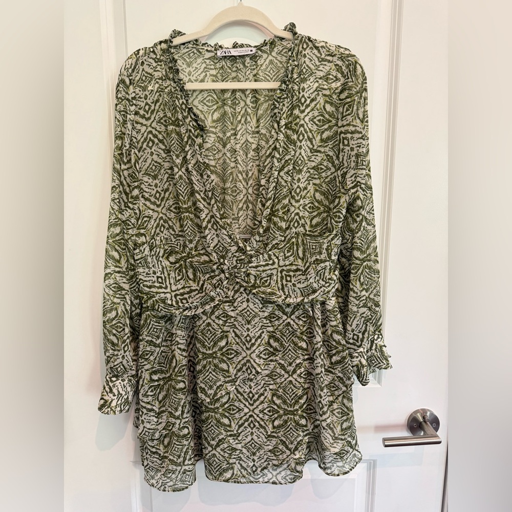 Zara Green and White Long Sleeve Dress